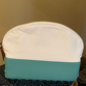 Bogg Cosmetic bag  (turquoise) new!